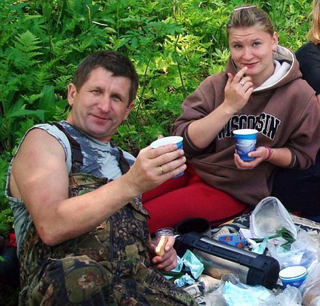 一緒にキャンプに訪れていた娘オルガ・モスカヨワと父親（継父）イゴール・チガネンコフ