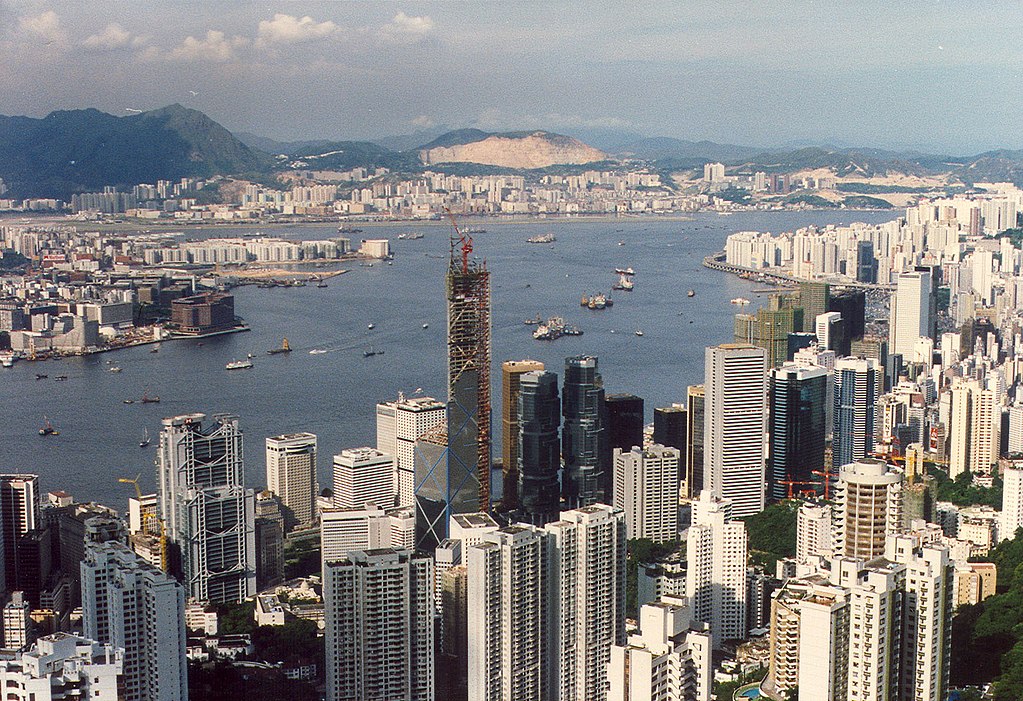 ブラックマンデーは香港を中心に起こった「世界的株価大暴落」
