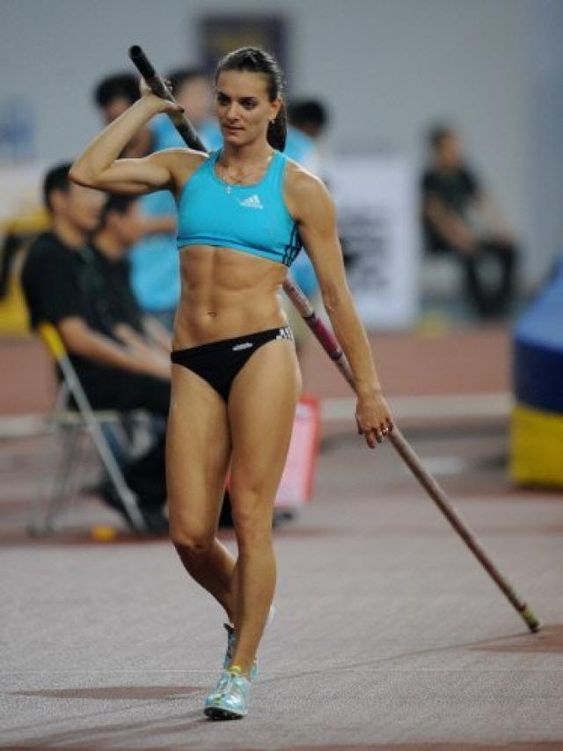 エレーナ・イシンバエワは棒高跳びの美人選手