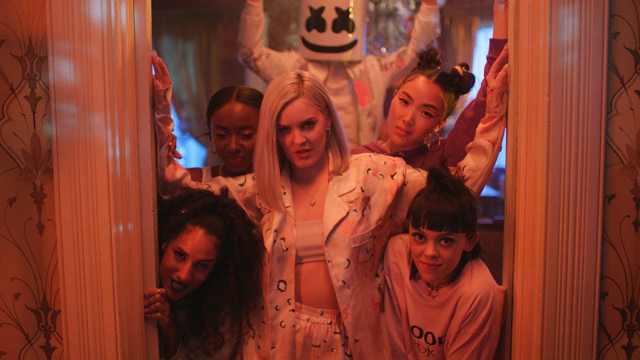 Marshmello & Anne-Marie - FRIENDS (Music Video) *OFFICIAL FRIENDZONE ANTHEM* - YouTube