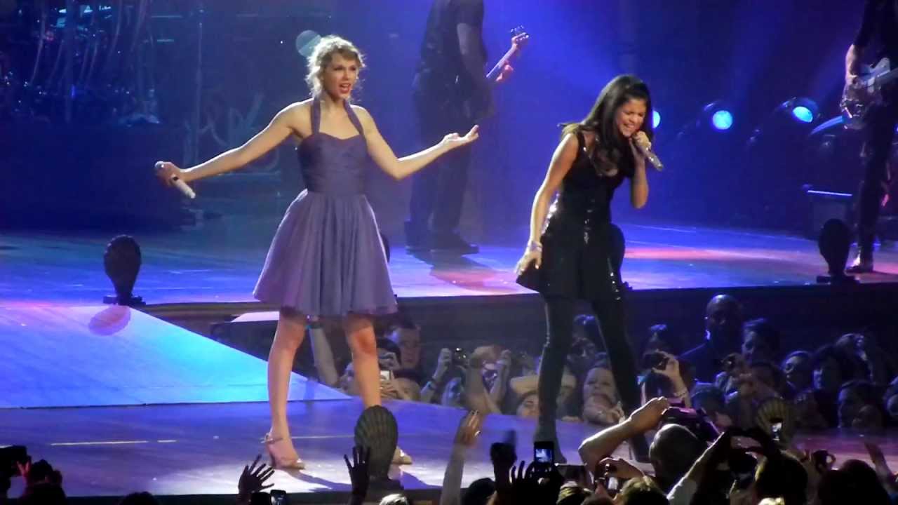 Taylor Swift and Selena Gomez sing 