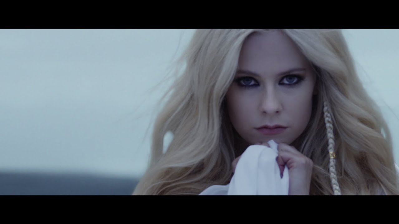 Avril Lavigne 『Head Above Water (Official Video)』 - YouTube