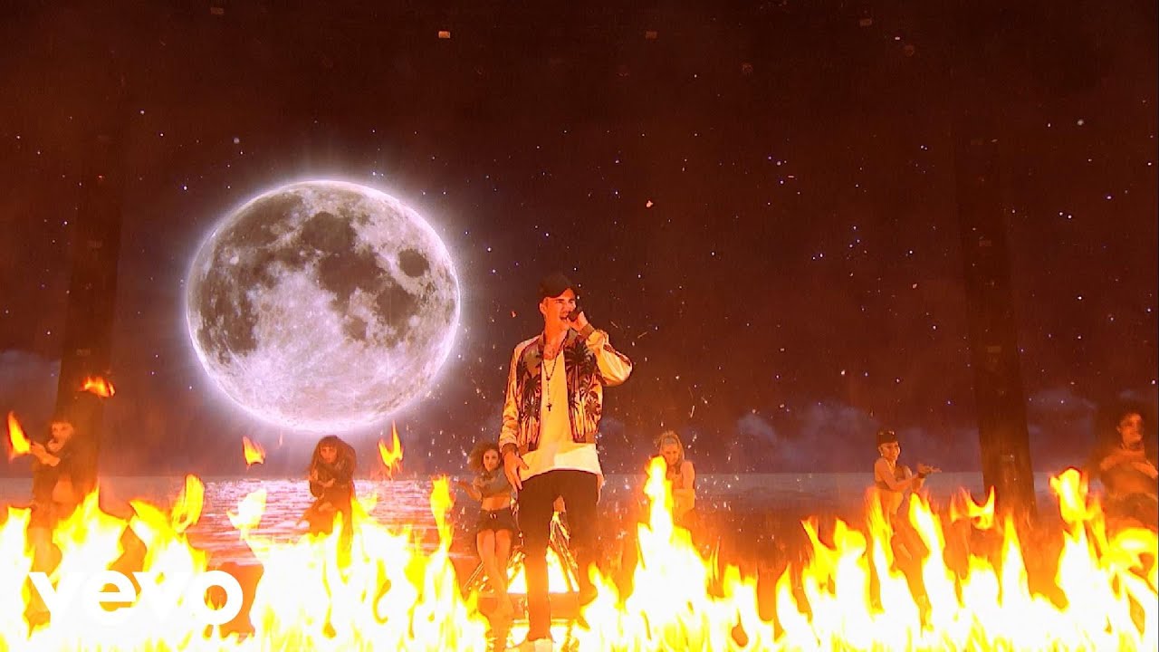 Justin Bieber - Love Yourself & Sorry - Live at The BRIT Awards 2016 ft. James Bay - YouTube