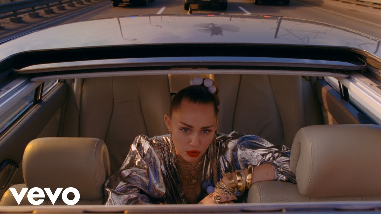 Mark Ronson - Nothing Breaks Like a Heart (Official Video) ft. Miley Cyrus - YouTube