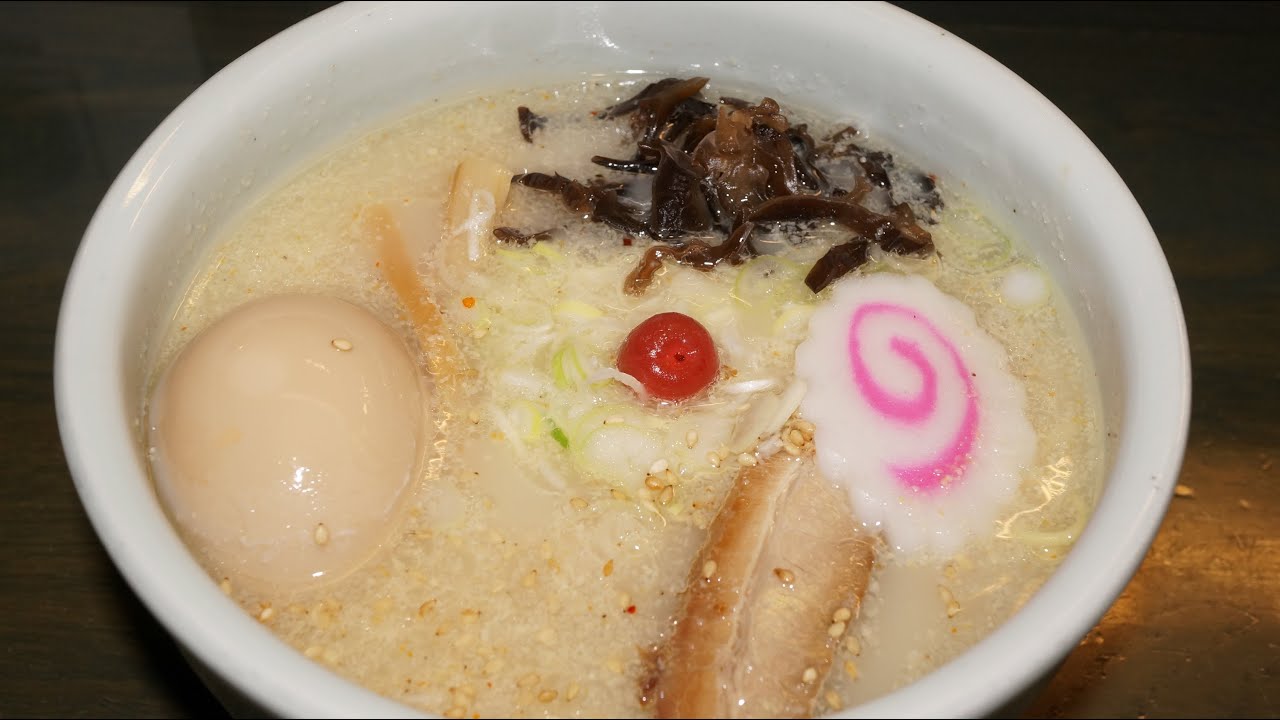 らーめん山頭火のしおらーめん Asahikawa Ramen with Salt Soup of Santouka. - YouTube