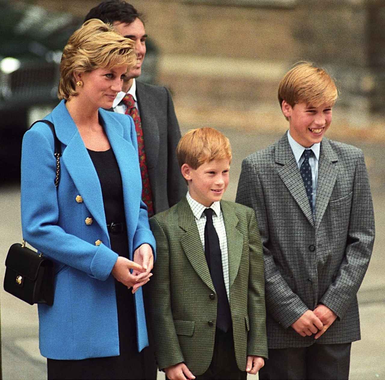 1995年、ウィリアム王子のイートン校へ初登校の写真