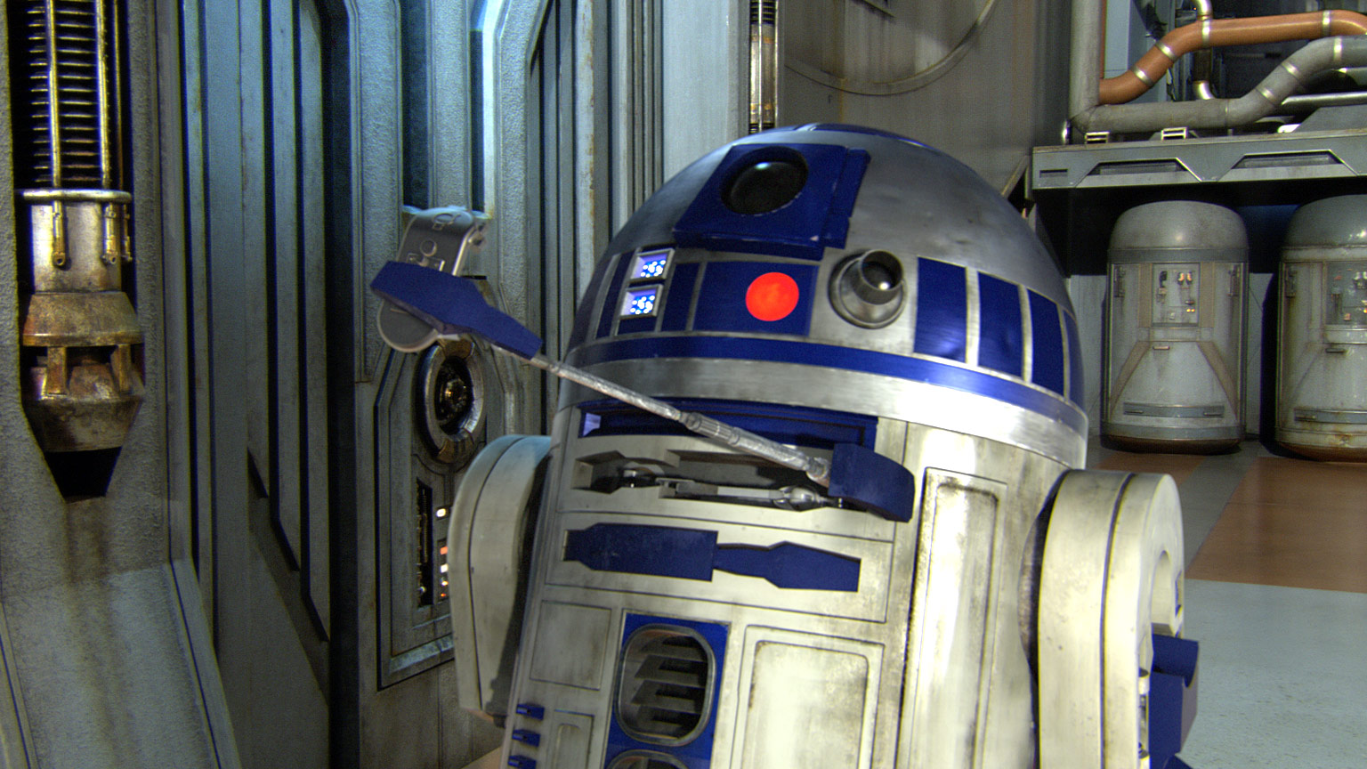 8位：R2-D2