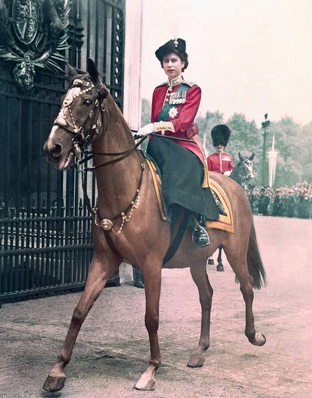 乗馬を楽しんでいた頃のエリザベス女王