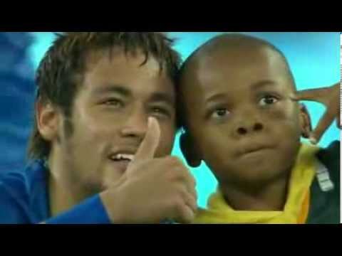 ブラジル × 南アフリカ  ネイマール、乱入した少年と勝利を喜ぶ - YouTube