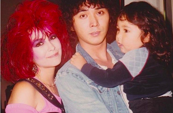 1980年にロック歌手の桑名正博と結婚、第1子を授かる