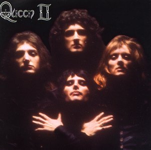 アルバム「QueenⅡ」のジャケットはマレーネディートリッヒのポスターを参考にした