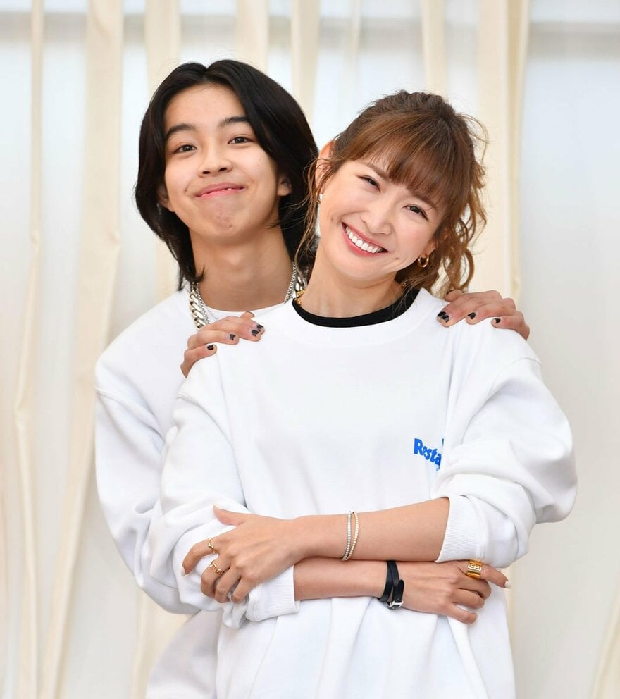 YOSHIとの熱愛報道