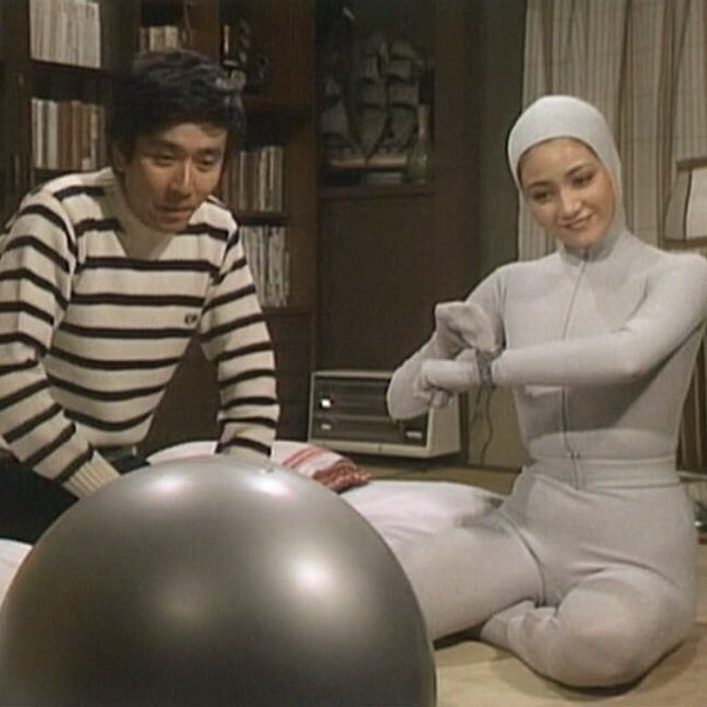 1981年のドラマ「俺はご先祖さま」で石坂浩二と共演