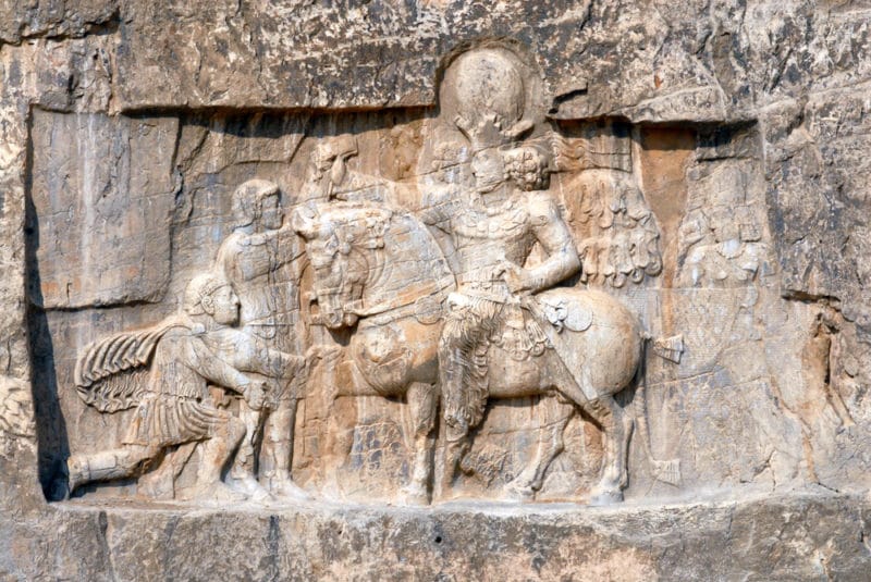 古代ペルシャに敬意を払っていたアレキサンダー大王