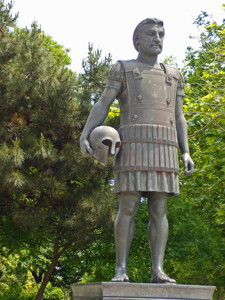 紀元前336年10月に死去、娘・クレオパトラの結婚式で暗殺される