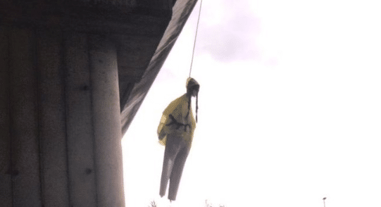 イタリアでグレタ・トゥーンベリを模した人形が吊るされてしまう