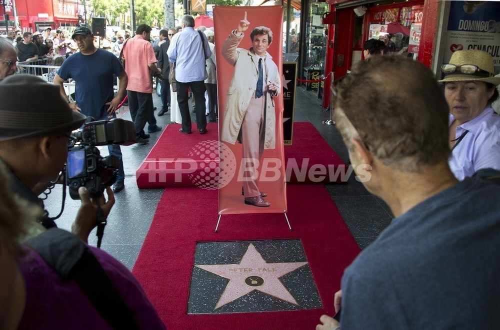 故ピーター・フォークさんの星形プレート、ついにハリウッドに　写真7枚　国際ニュース：AFPBB News