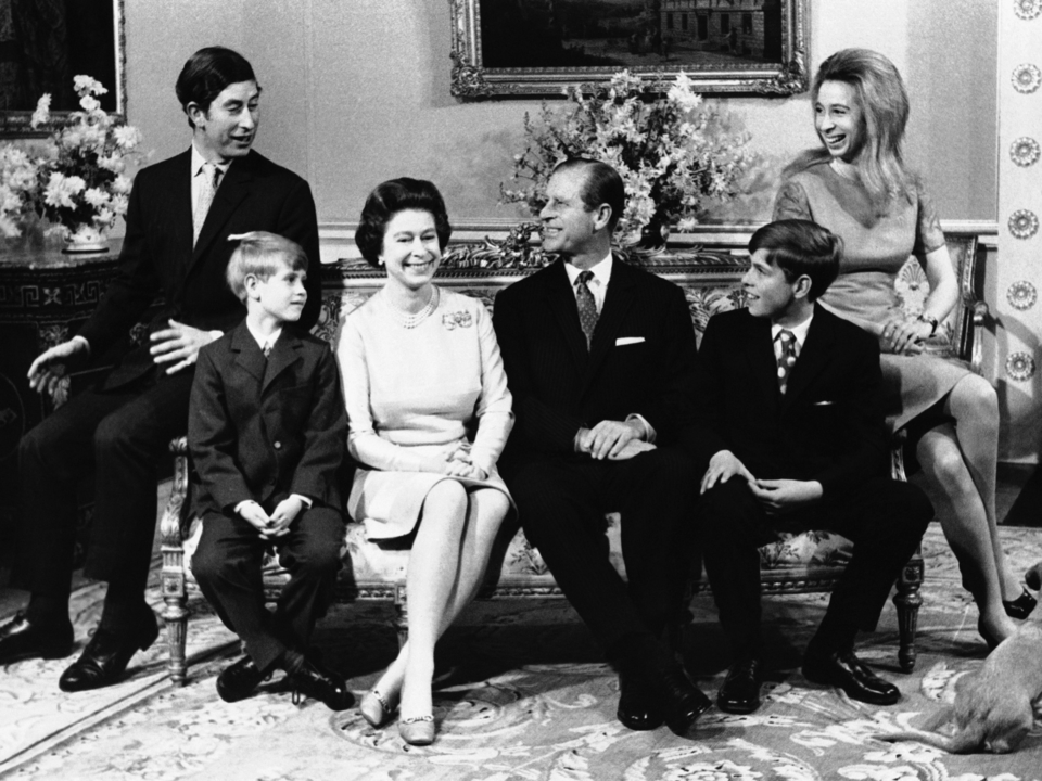 1972年、公式に家族写真を撮った際のアンドルー王子たち