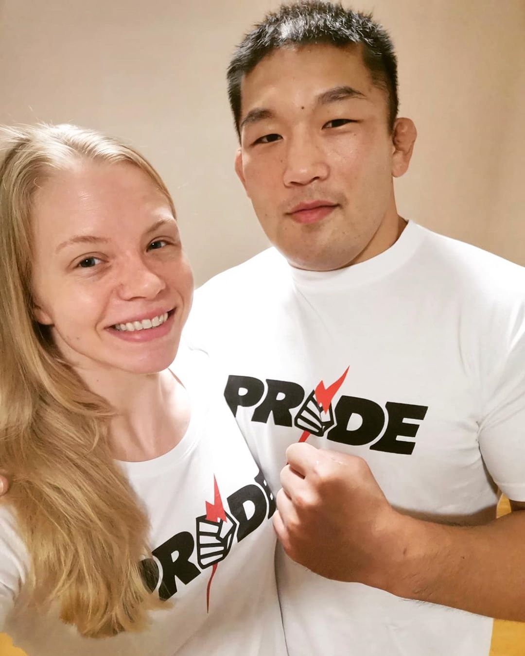 2019年8月、石井慧がミルコ・クロコップチームのTシャツを2人で着る姿をインスタに投稿