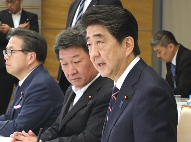 外国人就労拡大、首相が表明　建設・農業・介護など　　:日本経済新聞