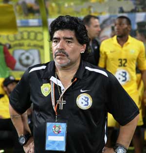 2011年5月にUAEリーグのアル・ワスルFCの監督就任するも、2012年7月に辞任