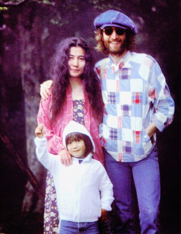 ショーン・レノンは貴重な家族写真を公開して追悼