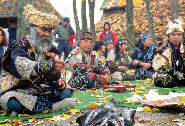 2013年の調査にて、北海道に1万6800人のアイヌ民族が住んでいることが発覚