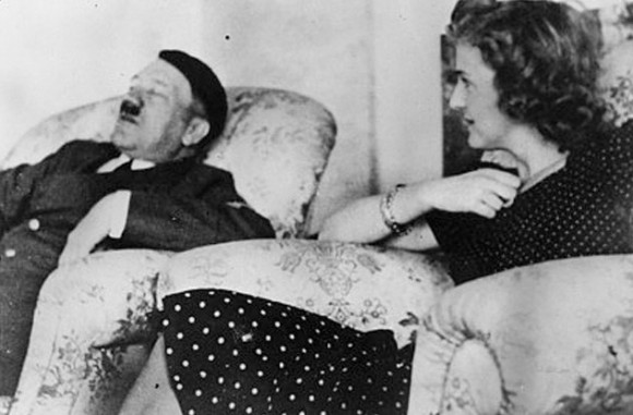 ヒトラーが死ぬ間際の1945年4月29日に結婚、正式な妻となった