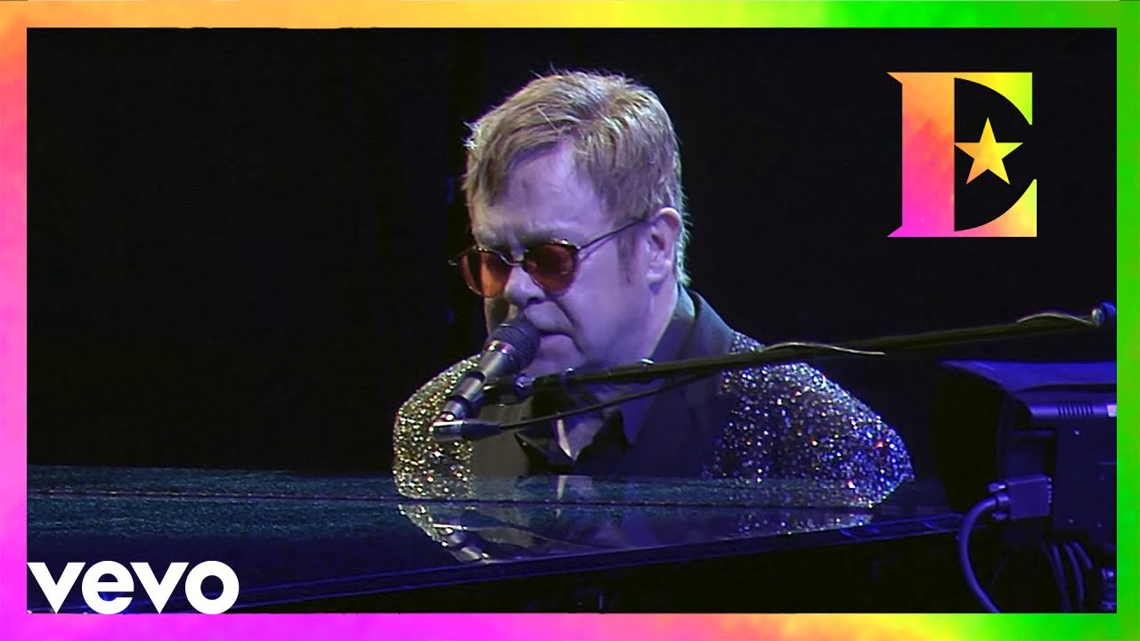 Elton John - Skyline Pigeon - Live in São Paulo, Brazil - YouTube