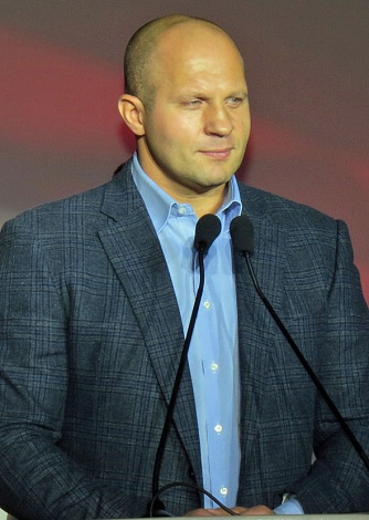2013年にロシア・スポーツ省特別補佐官、ロシア格闘技連盟の代表に就任