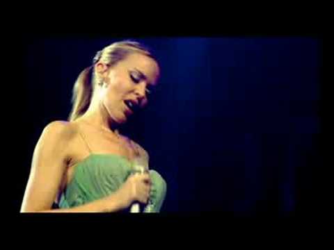Kylie Minogue - Je Ne Sais Pas Pourquoi (Live From Showgirl: The Greatest Hits Tour) - YouTube