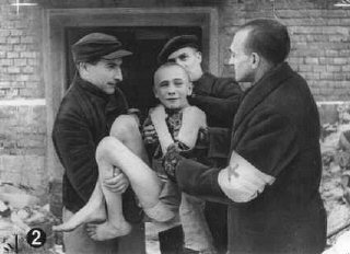 1939年ナチス・ドイツによるホロコースト（ユダヤ人絶滅政策）が取られ、600万人のユダヤ人が命を失った