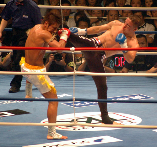 「K-1 WORLD MAX 2006」準決勝で魔裟斗と対戦、判定で勝利