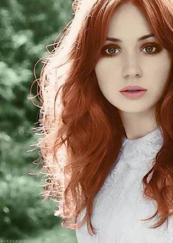 赤毛の美しい髪がチャームポイントのハリウッド女優