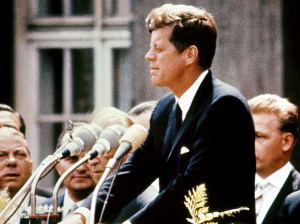 1963年、30万人の西ベルリン市民を前に行った「ベルリン演説」