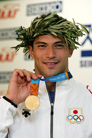 2004年に「アテネ五輪」の男子ハンマー投で「83m15」の記録を出し、金メダルを獲得