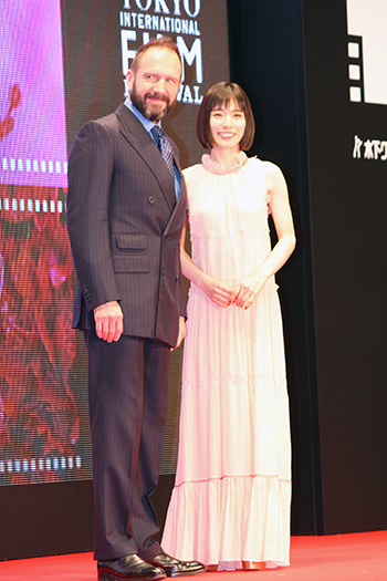 日本の女優・松岡茉優との身長差も比較