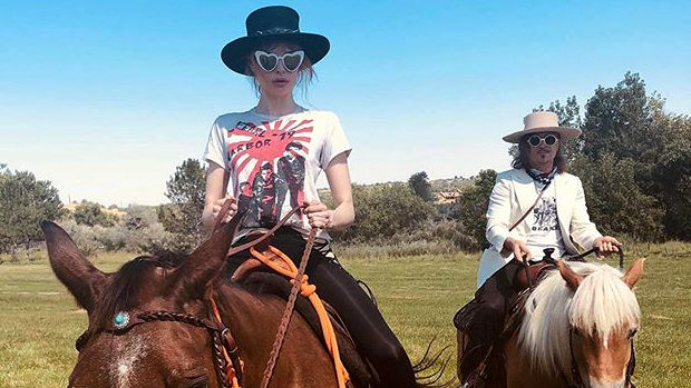 2019年9月にショーン・レノンの彼女が「旭日旗Tシャツ」を来て話題となった