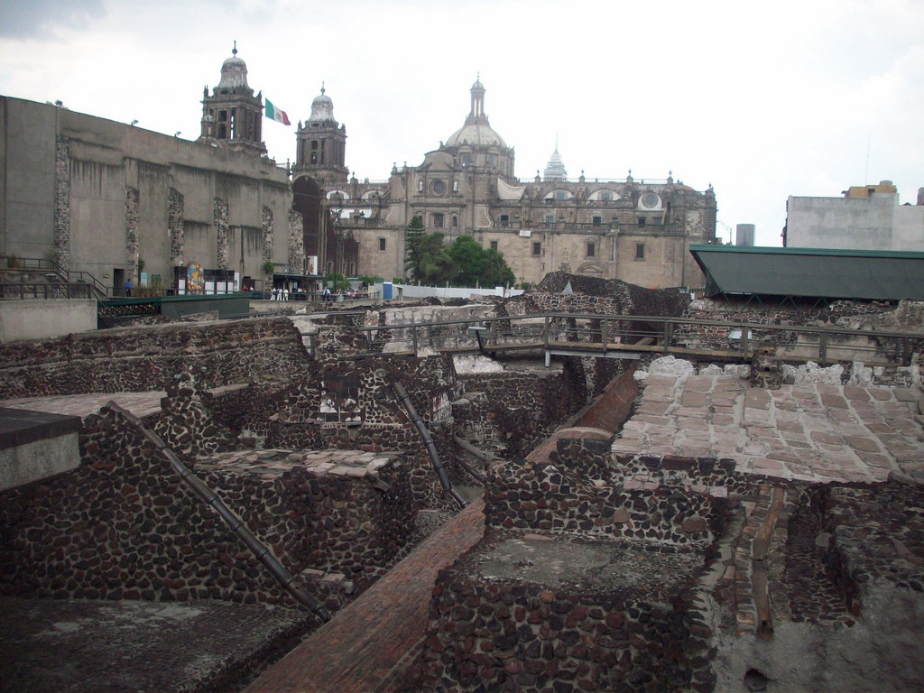 メキシコの首都メキシコ・シティの中心地にある「アステカ遺跡」