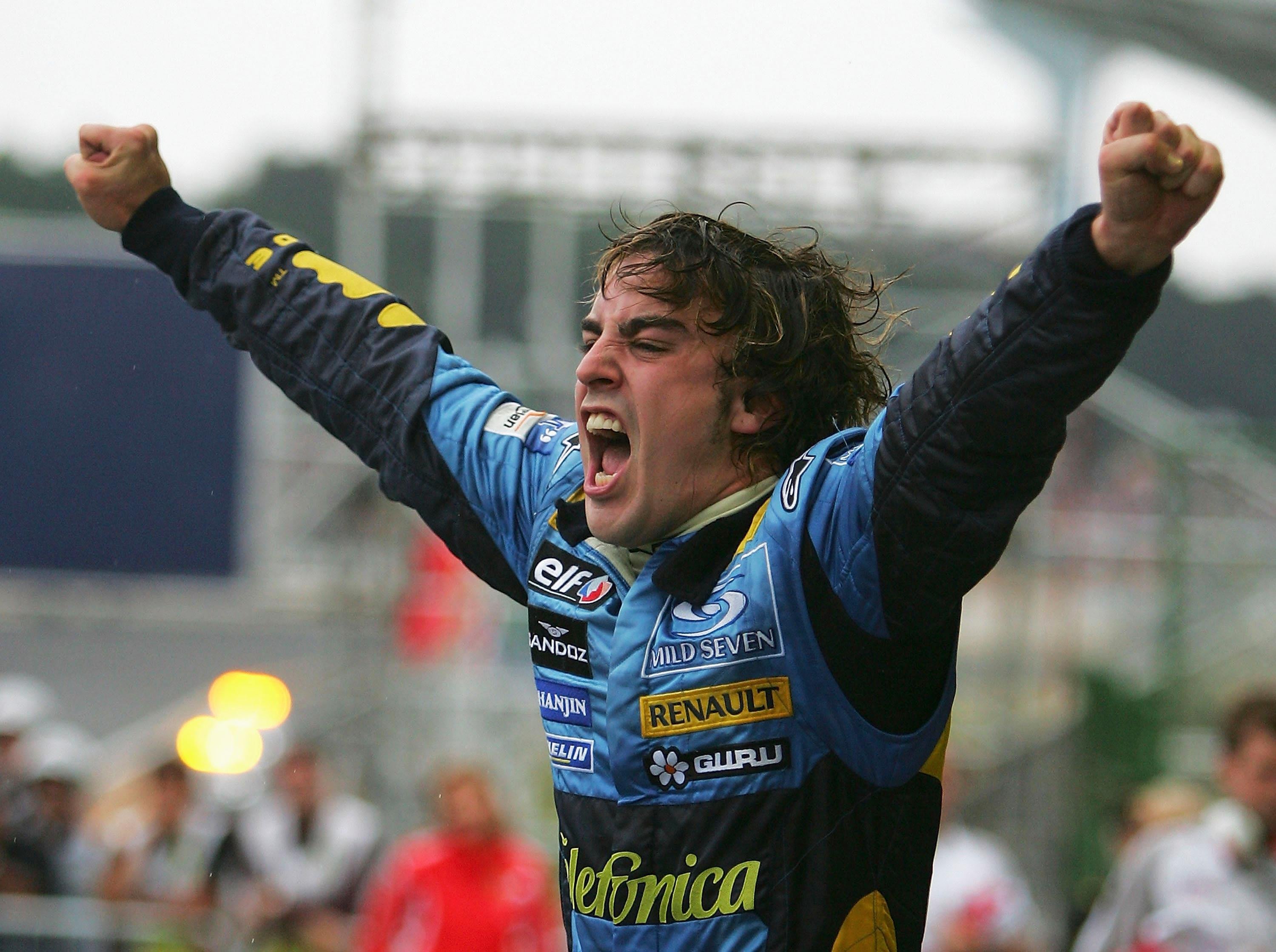 2005年にワールドチャンピオンとなり、F1史上最年少（24歳58日）記録を樹立