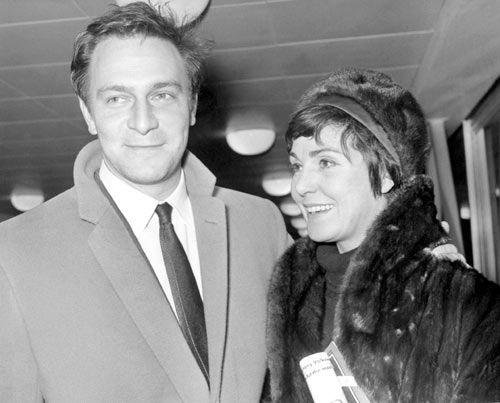 1962年にジャーナリストのパトリシア・ルイスと結婚し、1967年に離婚