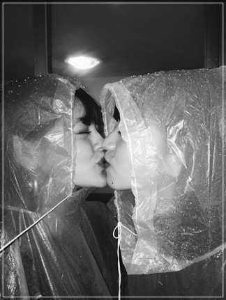 2016年、emmaの誕生日に小松菜奈がキス画像を投稿