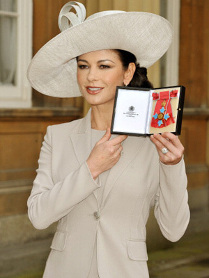 2010年、『大英帝国勲章』が授与