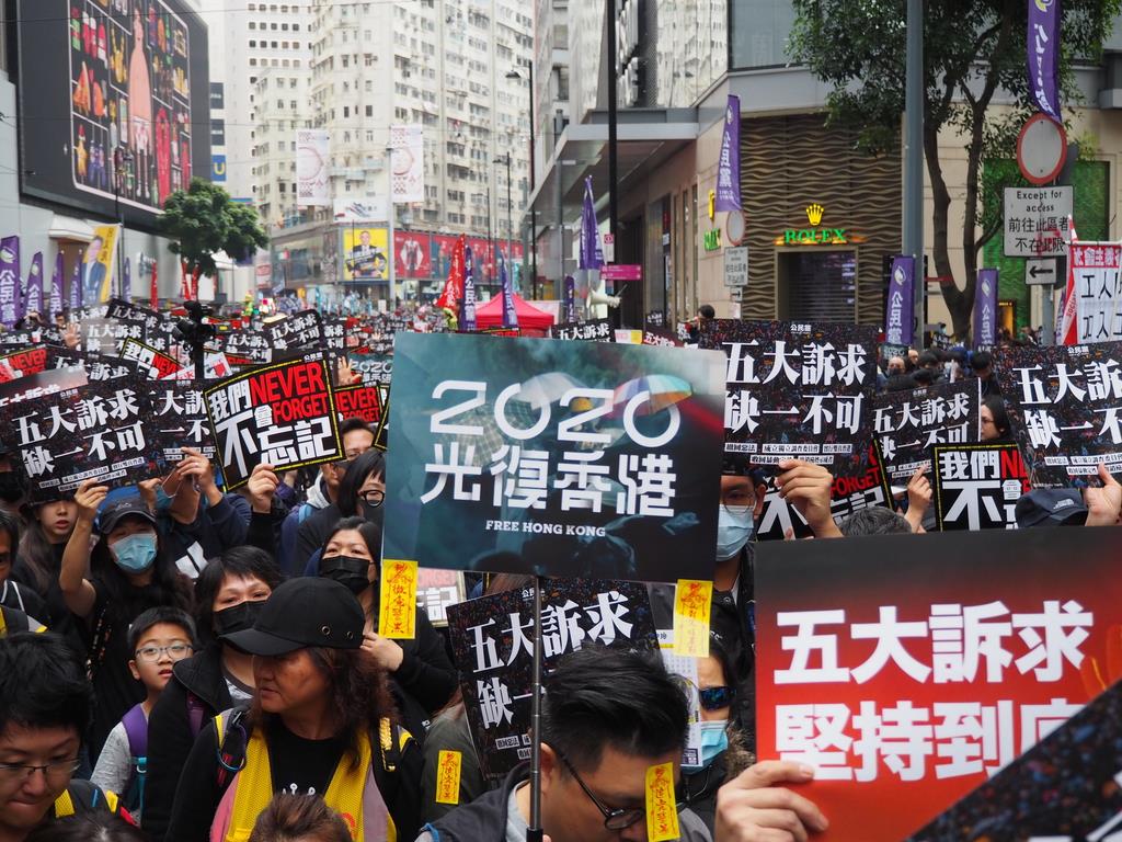 2020年の香港デモについては発言を控えている