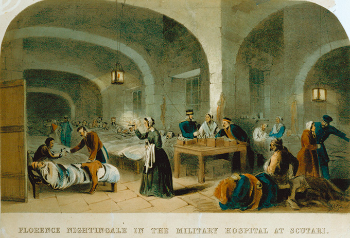 クリミア戦争下では看護婦団を結成し、野戦病院の衛生状態を大きく改善させたナイチンゲール