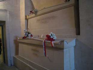 死去から60年後、パンテオンに移された墓
