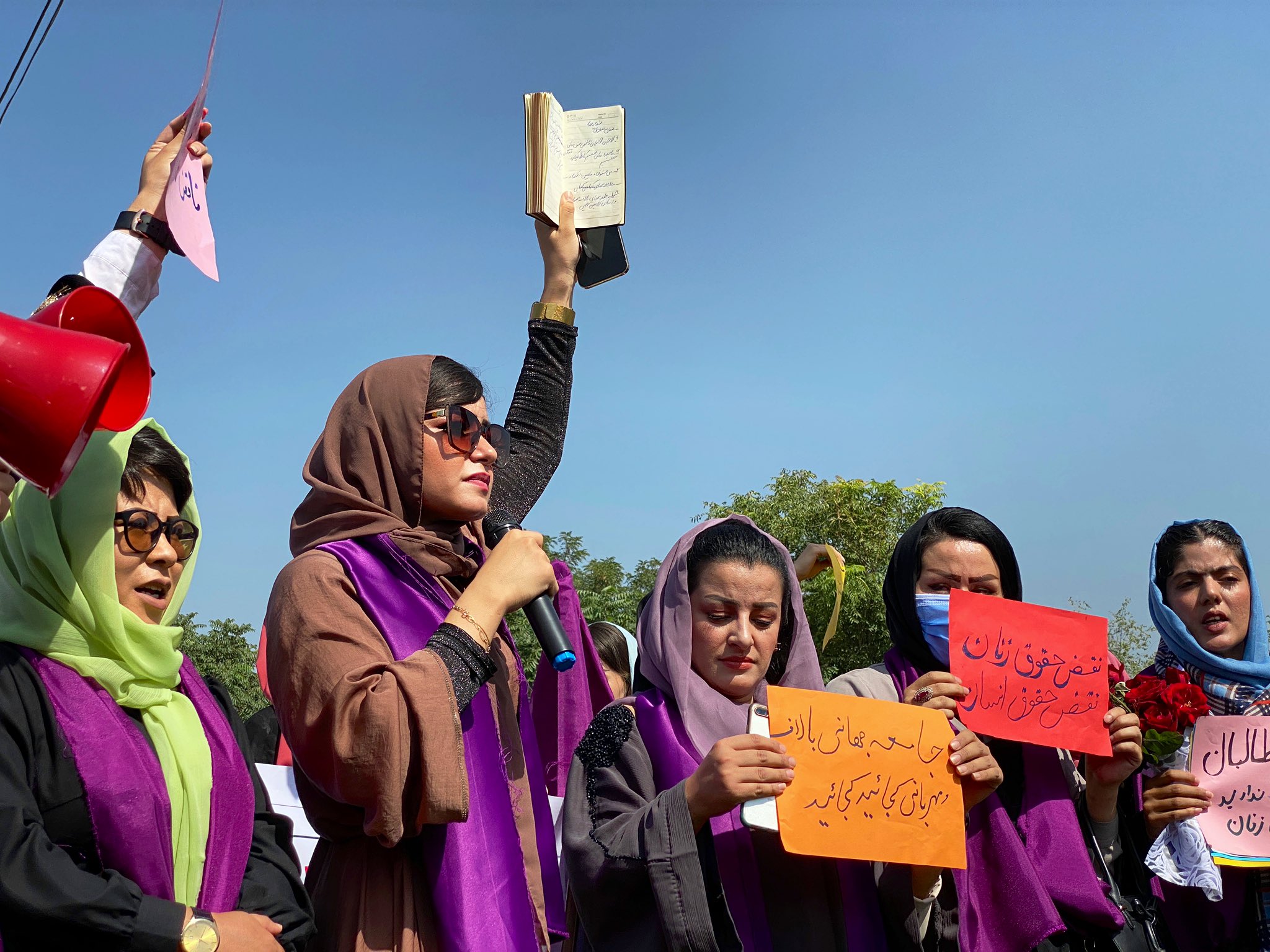 アフガニスタンの女性はタリバンに不信感を募らせている
