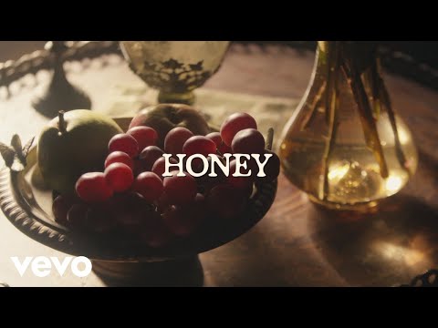 Halsey - honey (Lyric Video) - YouTube