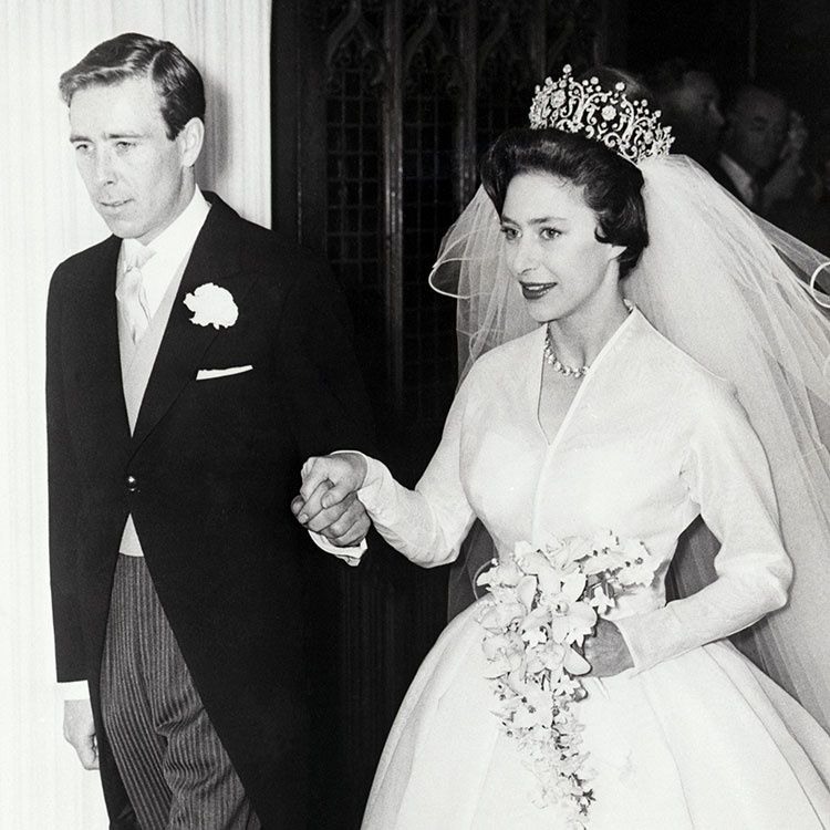 1960年にアンソニー・アームストロング＝ジョーンズと結婚