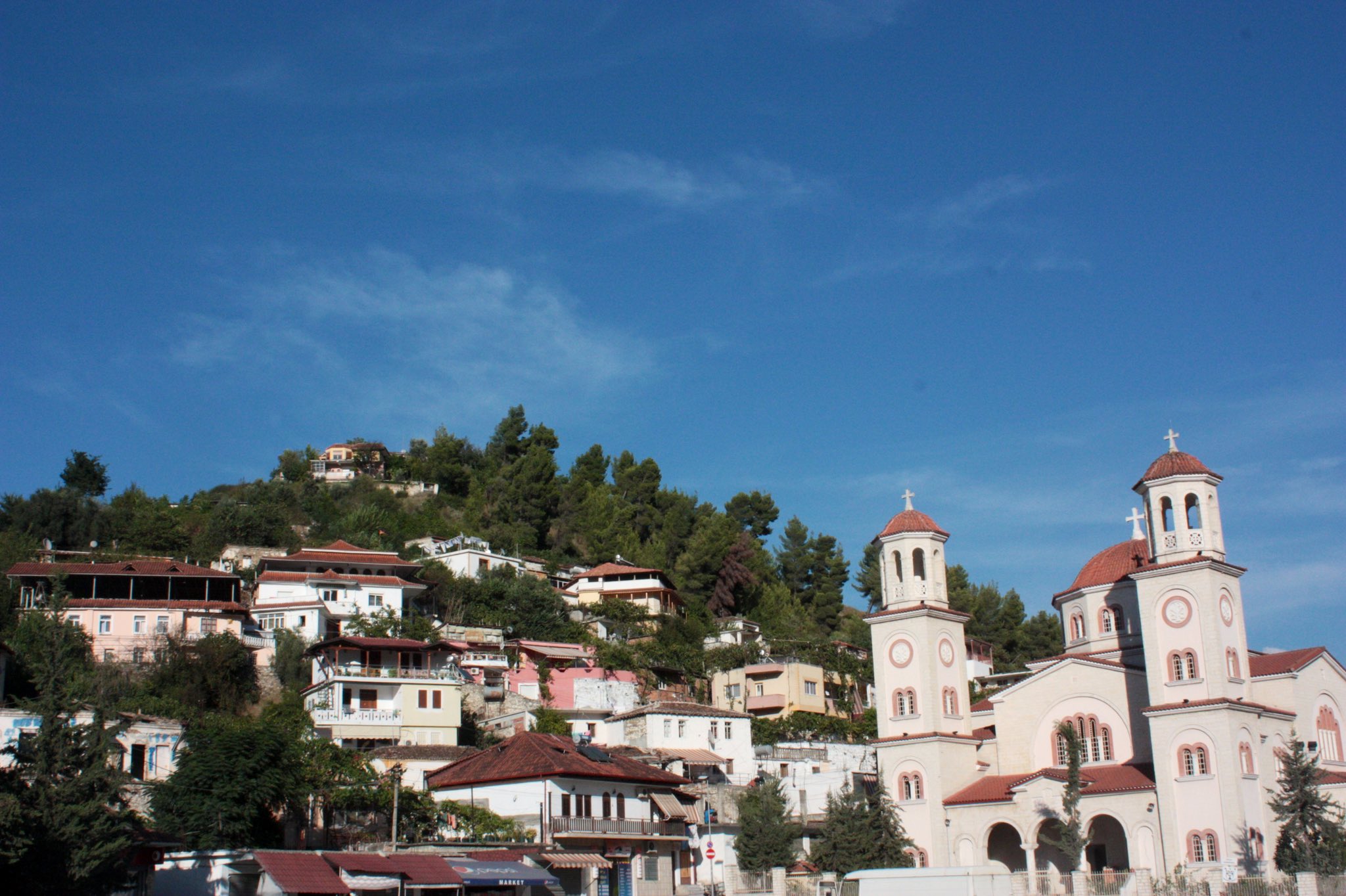 アルバニアの気候は1年を通して「温暖」
